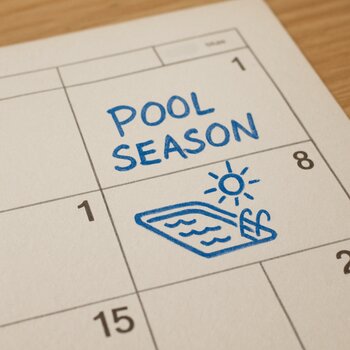 Hovuz mövsüm təqvimi kartı maqnitlə soyuducuya bərkidilmiş